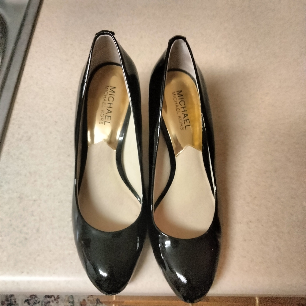 Michael kors patent leather high heel size 8 shoe never worn
